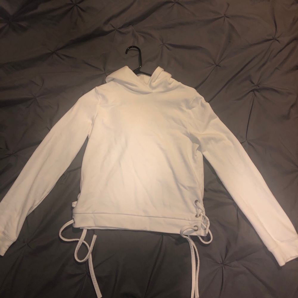 Cropped white sweatshirt